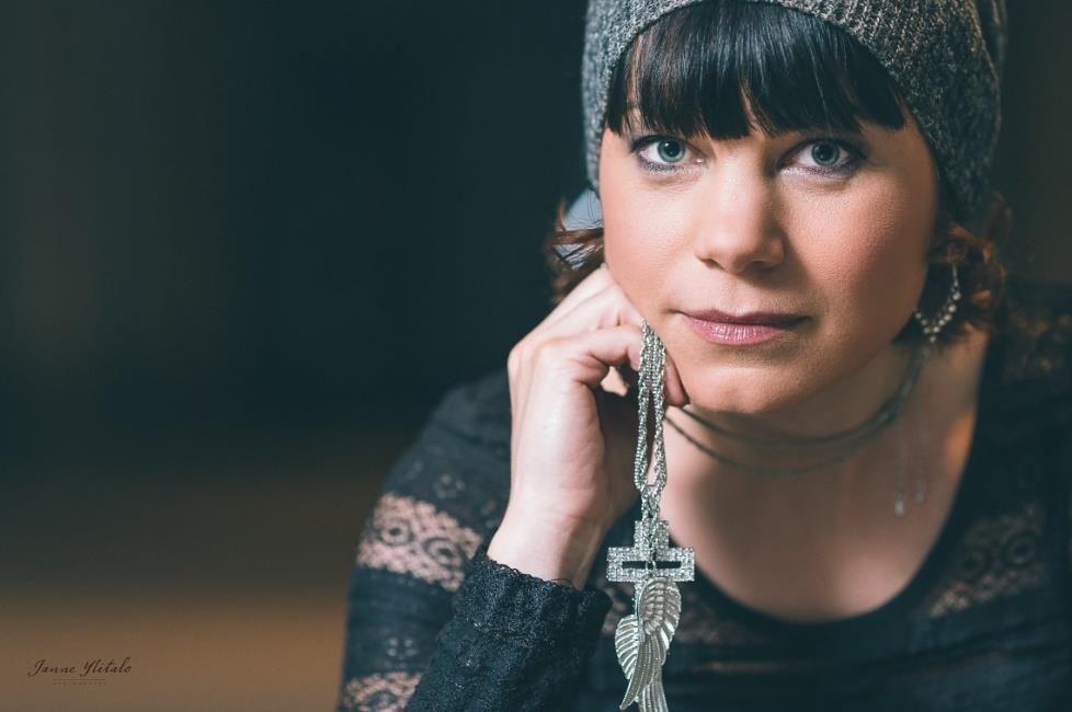 La 27.10. klo 17 Kosketus Ilta Lauran kanssa -talk show Luvian koulukeskuksessa. Laura Siltala, Jyrki Kangas, Matti Mattson, Sakari Leppänen, musiikki Antti Kleemola, mukana myös Repo ja Järvikangas.