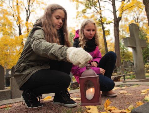 MESSU Kirkon kuvapankki Pyhäinpäivän kirkkotilaisuudet la 3.11. Pyhäinpäivä la 3.11. Malmin hautausmaalla Kirkkoherra kuulolla > ke 29.8. klo 18 grilli-illassa Jakomäen kirkolla > su 2.9. klo 10 messussa ja kirkkokahvilla Viikin kirkossa > su 2.