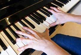 11-5 Muusikon käsi tumista ja yhteistyötä soittoergonomiaan perehtyneen musiikkifysioterapeutin ja soitonopettajan kanssa.