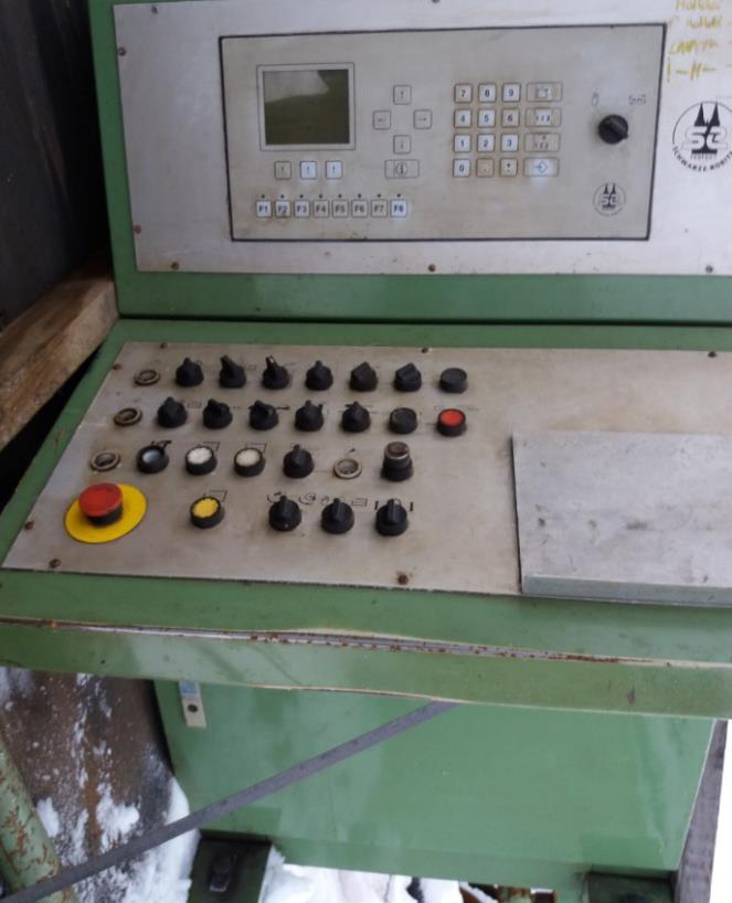 22 KUVA 5. C220-taivutuskoneen ohjauspöytä 6.2 Uuden koneen hankinta Saimme myös tarjouksen uudesta koneesta CNC220 HD. Tämä kone olisi 28% kalliimpi kuin vanhan koneen käyttäminen kunnostuksessa.