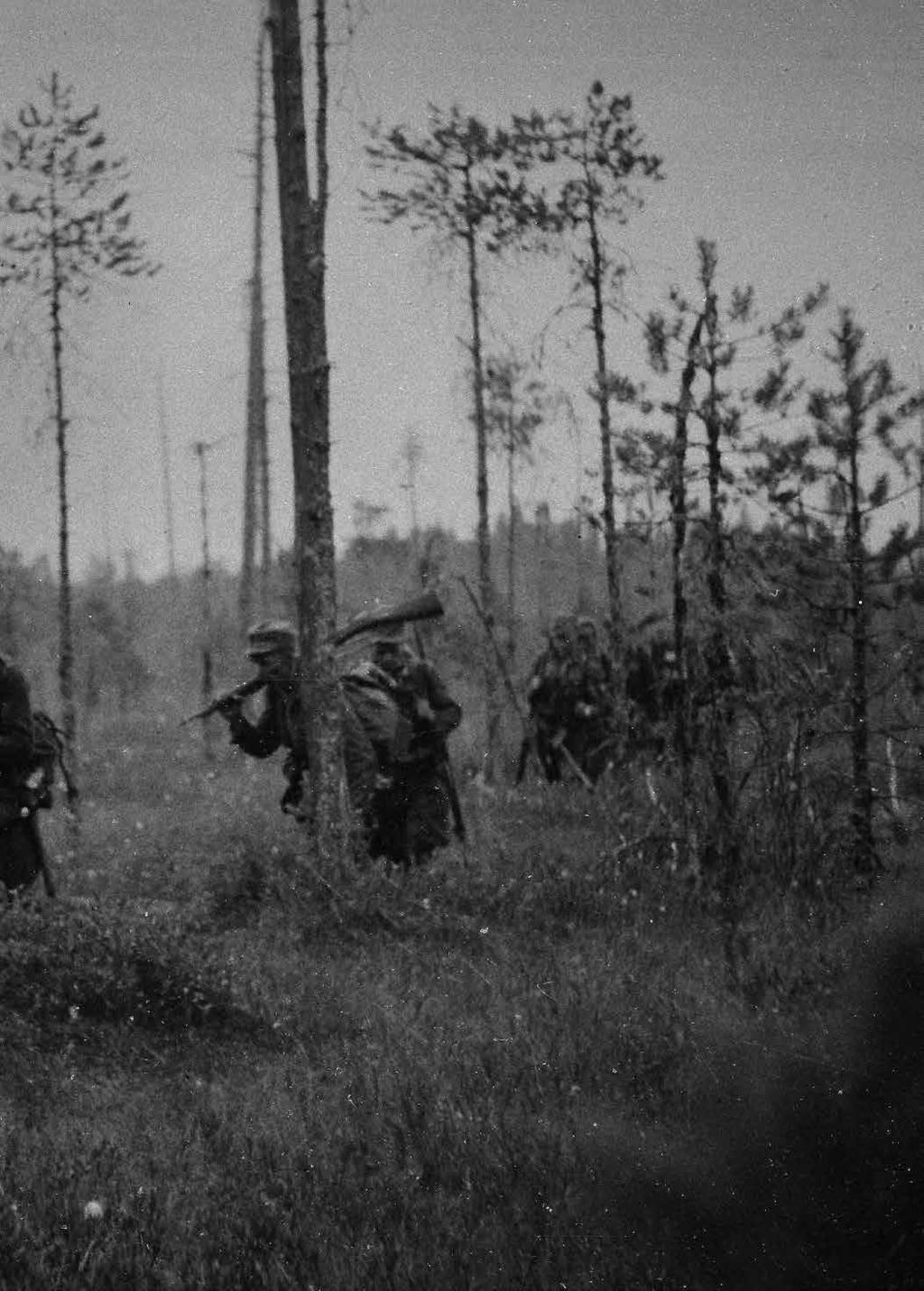 KAUKOPARTIOINTIA JA TIEDUSTELUA VIHOLLISEN SELUSTASSA Kevyt osasto Hannilan tiedustelupartio etenee