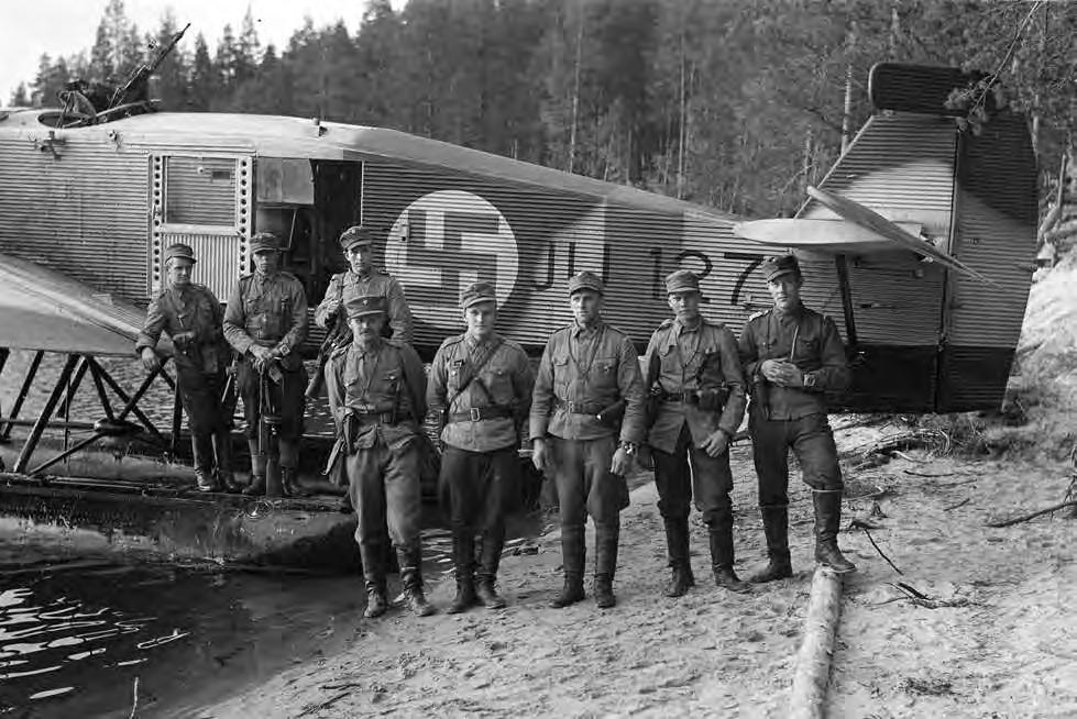 KAUKOPARTIOINTIA JA TIEDUSTELUA VIHOLLISEN SELUSTASSA Kesäkuussa 1941 toimeenpantu liikekannallepano osoitti, että välirauhan aika oli ollut liian lyhyt kaikkien tiedustelutoimintaan liittyvien