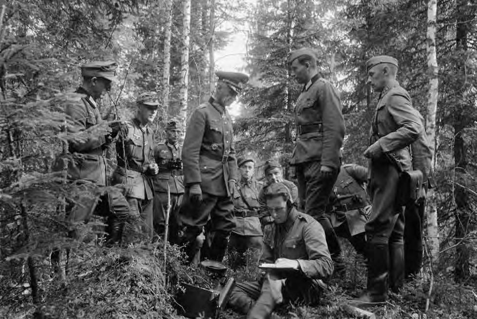 KAUKOPARTIOINTIA JA TIEDUSTELUA VIHOLLISEN SELUSTASSA Kaukopartiotoiminnan valmistavaan koulutukseen kuuluivat metsätaistelukurssit.