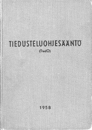 YLEIS- JA ASELAJITIEDUSTELUSTA YHTYMIEN TIEDUSTELUTOIMINTAAN Majuri Niilo Riuttala sai käsikirjoituksen valmiiksi vuonna 1956, minkä jälkeen se lähetettiin lausunnolle puolustushaaroihin ja