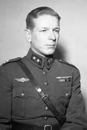 HANKITUN TIEDON VARASSA Kaukotiedustelun terävöittäminen ja laskuvarjojääkärikoulutus Suomalaisen sotataidon muutosta ja kansainvälistymistä 1950-luvun lopulla kuvaavat ulkomailta haetut opit ja
