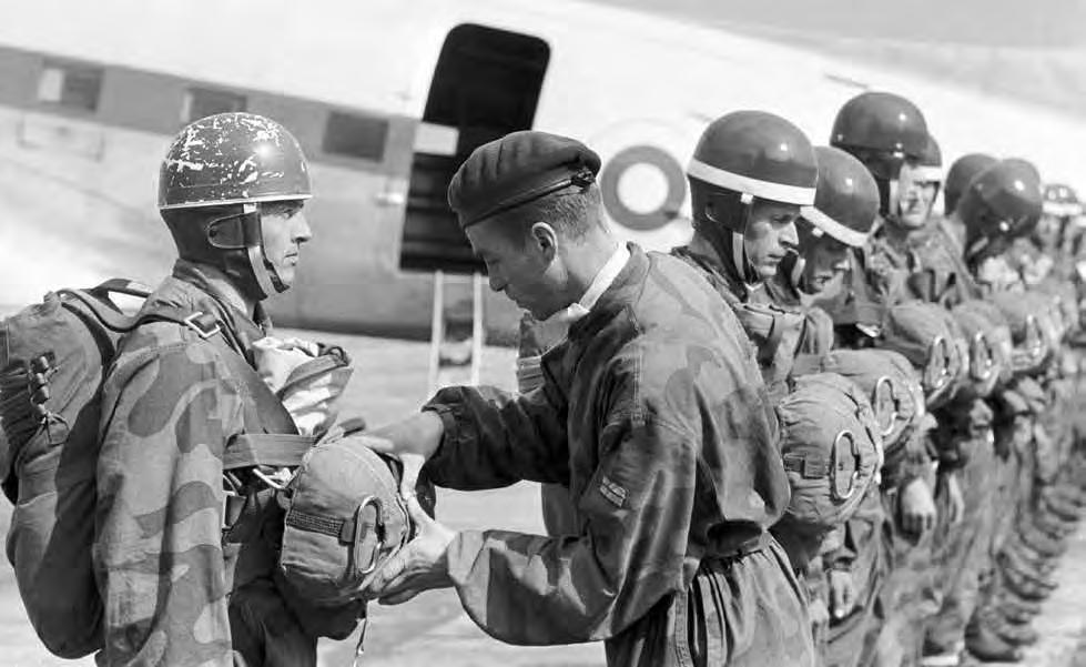 HANKITUN TIEDON VARASSA Etenkin sissi- ja tiedustelukoulutuksen puutteellinen ohjeistus aiheutti sen, että laskuvarjojääkäreitä käytettiin vuosien 1963 ja 1964 aikana järjestetyissä sota- ja