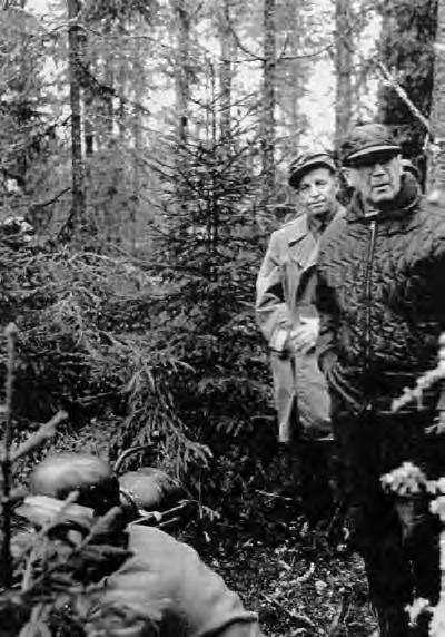 HANKITUN TIEDON VARASSA Tästä yhtenä osoituksena oli valtakunnallisten maanpuolustuskurssien perustaminen vuonna 1961.