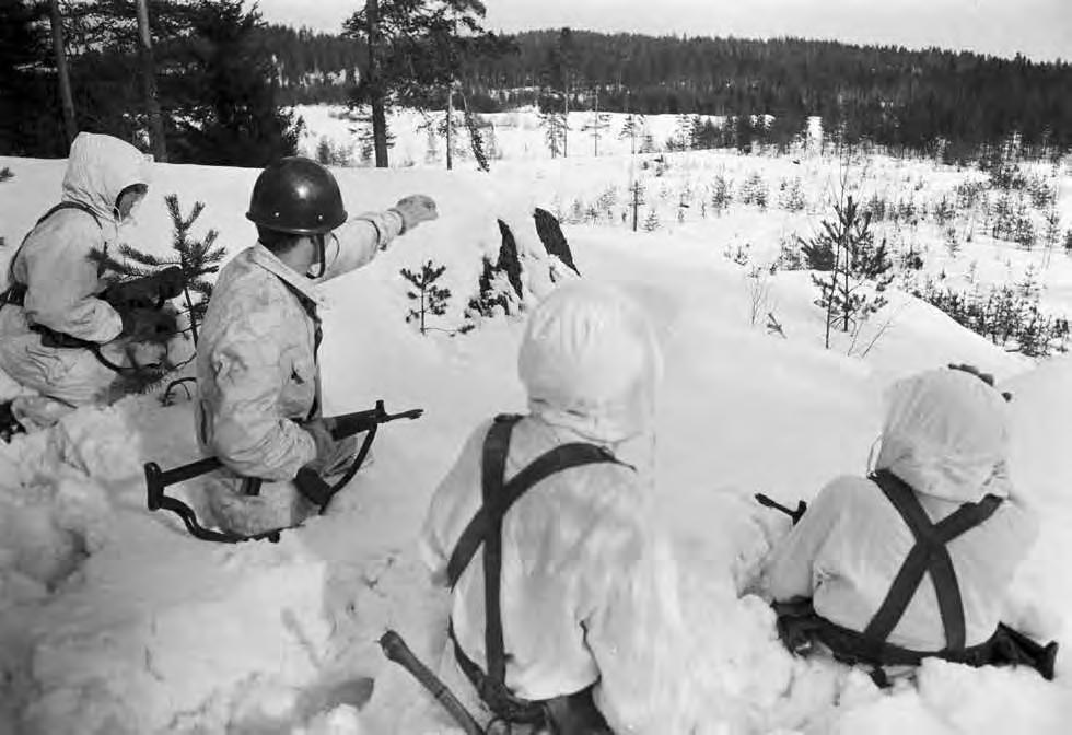 HANKITUN TIEDON VARASSA Ohjeet tiedustelupartiolle. Tähystyssuunta tuo, selvittäkää vihollisen määrä, laatu ja suuntautuminen tieuralta. Kuva Sotamuseo. taavaksi oli tärkeä merkitys.