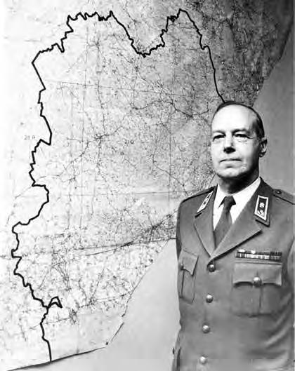 OPERATIIVIS-TAKTINEN TIEDUSTELUTOIMINTA ALUEELLISESSA TAISTELUSSA Vuonna 1967 oli tehty päätös uudistaa vuoden 1958 Kenttäohjesäännön yleinen osa vastaamaan Puolustusvoimien rauhan ajan