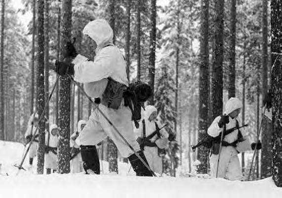 OPERATIIVIS-TAKTINEN TIEDUSTELUTOIMINTA ALUEELLISESSA TAISTELUSSA Karjalan Prikaatin tiedusteluryhmä liikkeellä.