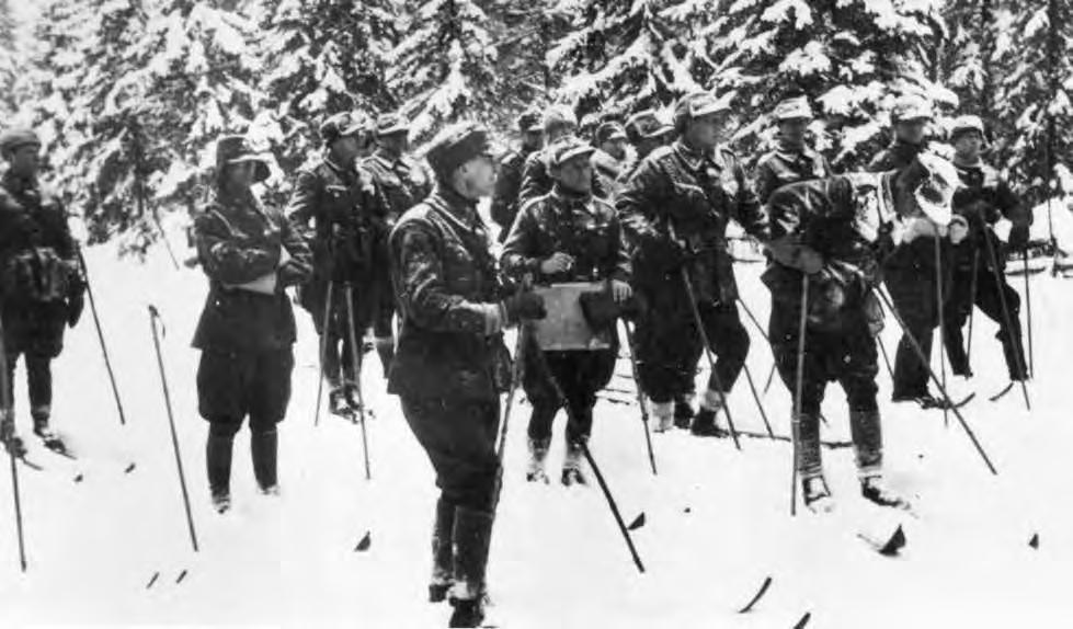 HANKITUN TIEDON VARASSA Everstiluutnantti Hannes Olkkosen vuonna 1928 julkaistua Taktiikan perusteet -kirjaa pidettiin onnistuneena ja perinpohjaisena kokonaisuutena suomalaisesta taktiikasta.