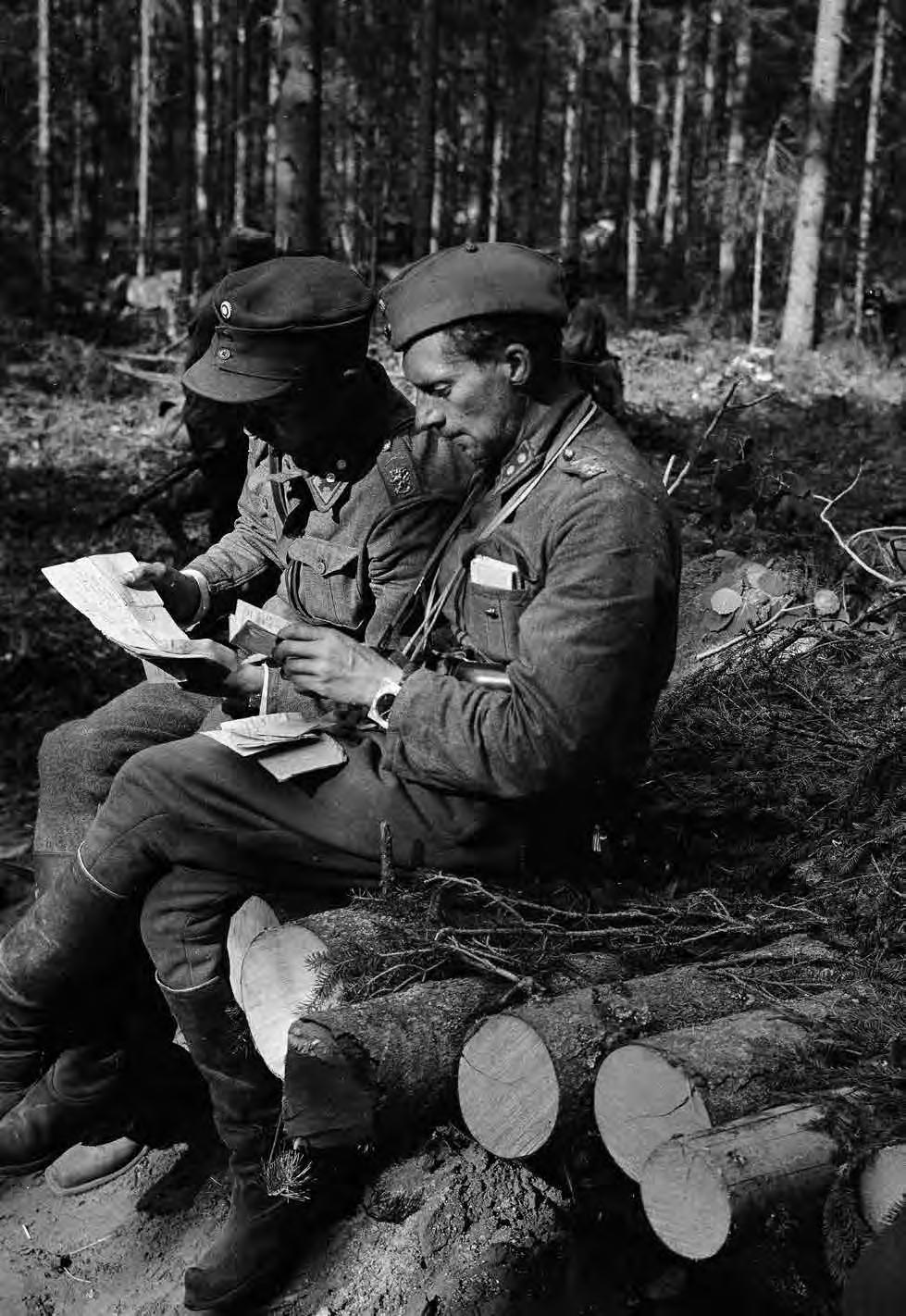 HANKITUN TIEDON VARASSA Yhtymien tiedustelu-upseerit olivat tärkeä osa tiedustelutoimintaa.