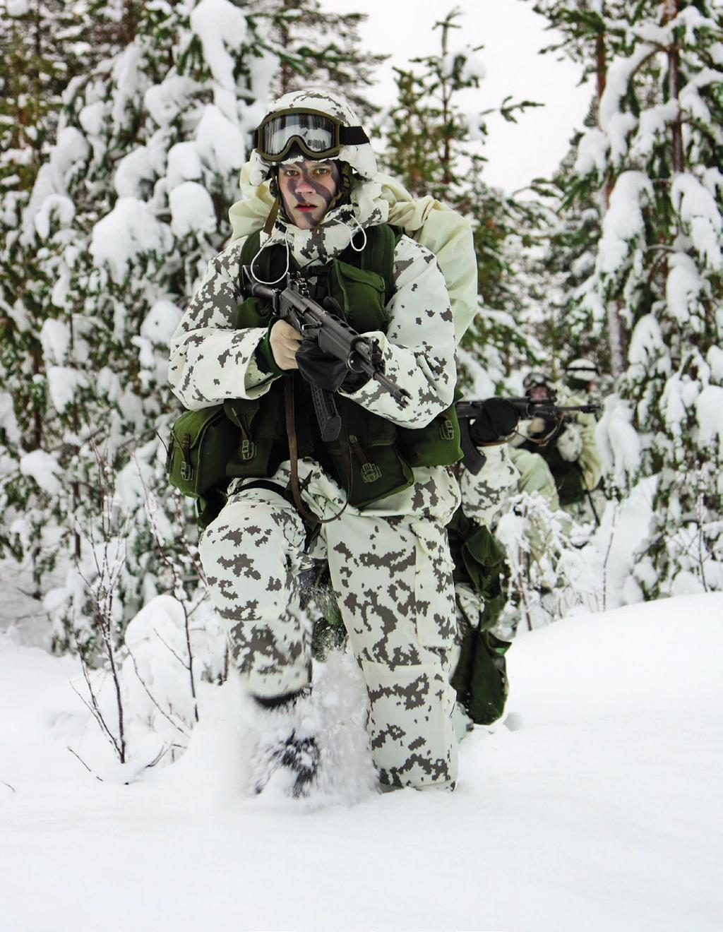 Sisällysluettelo Varusteiden tarkoituksenmukainen käyttö... 3 Toimintakyvyn säilyttäminen kylmässä... 4 Tuuli- ja lämpötilataulukko... 5 Toimintakyvyn säilyttäminen helteellä... 6 Kerrospukeutuminen.