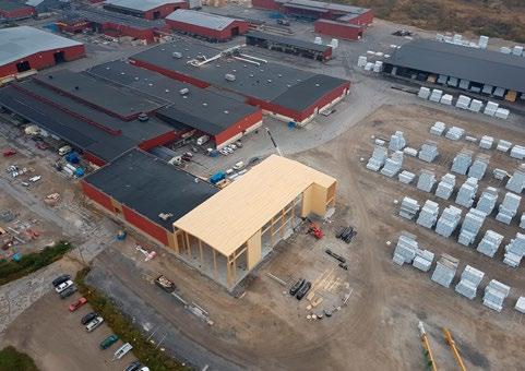 FOKUS RISTIINLIIMATULLE PUUTAVARALLE Martinsons: Kuivaamo ei saa koskaan olla pullonkaula. CLT-puun tuotannon on ensimmäisenä Ruotsissa aloittanut Martinsons Bygdsiljumissa.