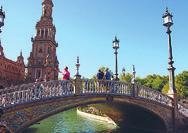 Hinta 75 Maaliskuu on vuoden parasta aikaa vierailla Sevillassa, kun kaupungin kymmenien tuhansien kukkivien appelsiinipuiden huumaava tuoksu leviää kaupungin