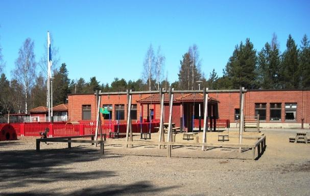 fi/punahilkanpäiväkoti Päiväkodin johtaja Tuija Leskinen puh. 050 437 2816 Opotantie 5 80230 JOENSUU puh. 050 437 2816 Sinivuokot alle 3 v. puh. 050 437 2817 Valkovuokot alle 3 v. puh. 050 364 7492 Nuput, sisarusryhmä 1 4 v.