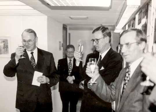 juhlavuosi Johtokunnan jäsenet esittäytyvät 1978 1998 / Saksalais-Suomalaisen Kauppakamarin ensimmäiset 20 toimintavuotta Kauppakamarin perustamisesta Saksojen yhdistymiseen Vasta perustetun