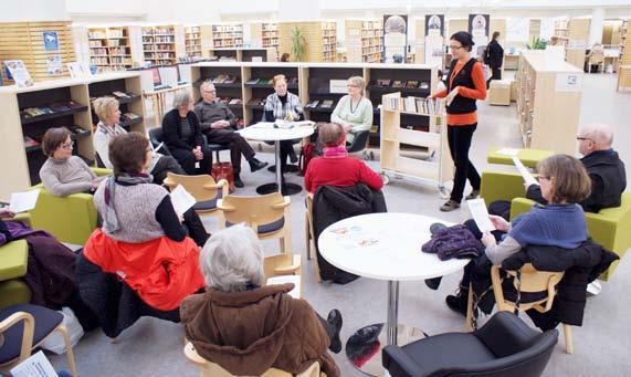 Lukupiirin ensimmäinen Näistä kirjoista en luovu -kirjavinkkaustilaisuus Jyväskylän pääkirjastossa 2013.