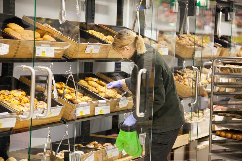 että kaupallisten palveluiden vaikutukset voidaan arvioida riittävällä tavalla.