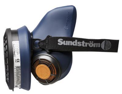 Puolinaamari Sundström SR100 ABE-P3/SKYDDA (SKYDDA on lähettänyt kuvan liitetiedostona käyttöömme kotisivuamme varten 5/2018) Ominaisuudet: Saatavana kolme kokoa S/M, M/L ja L/XL.
