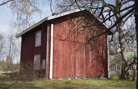 tarkemmin Tuusulan historiallinen tiestö). Viksbergin päärakennus on komea, pitkänurkkainen, paritupapohjaan perustuva hirsirakennus.