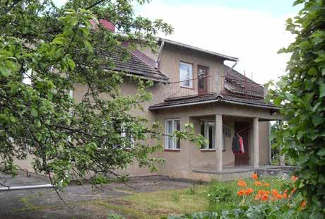 Rapsikanmäen alapuolella on Hietalan (32c; luokka 3) kaksikerroksinen tehosterapattu suuri 1950-luvun virkamieskäyttöön rakennettu omakotitalo.