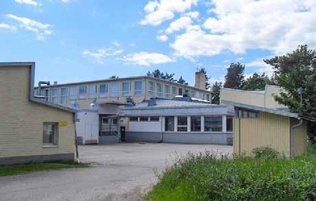 35 Hyrylän koulukeskus, etualalla