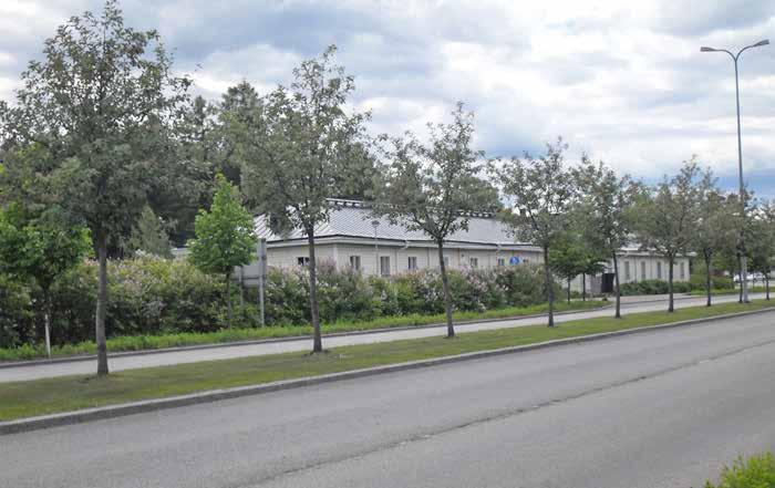 Varuskunta-alueella on Erkki Kairamon ja Jorma Pankakosken suunnittelema lämpökeskus (36v; luokka 0). Rakennus on valmistunut vuonna 1968.