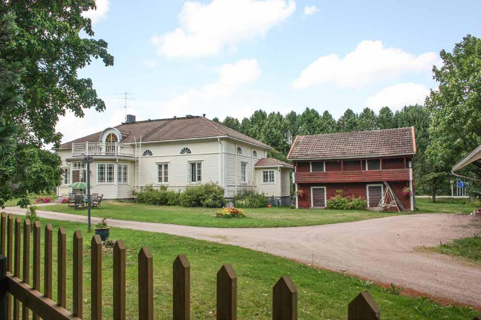 Klaavon päärakennus on valmistunut ilmeisesti 1850-60-luvulla. 80 Se on tyypillinen, aumakattoinen ja komea empirerakennus.