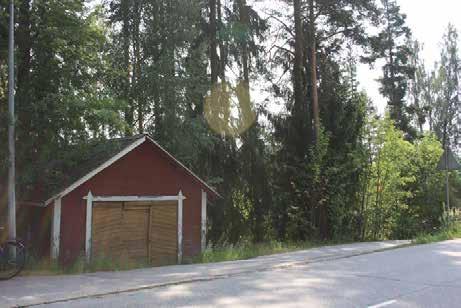 112 Järven puoleinen ristipääty on rakennettu samalla kertaa laajennuksen ja korotuksen kanssa; tuolloin koko ristipääty oli kuistina: alakerta pieniruutuisena