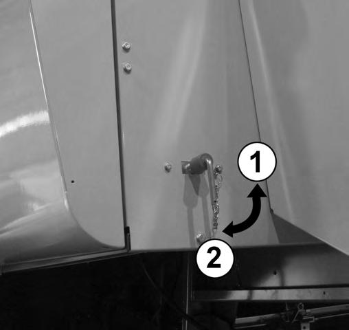 PORTAAT kääntyvät (kuva K10a) Portaat voidaan kääntää käyttöasennosta eteenpäin pyörän etupuolelle koneen leveyden pienentämiseksi.