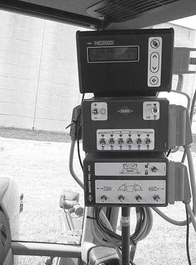 Ruiskun kokoaminen Hydr drauliikk auliikka Traktorin vaa aatim timuk ukset set (VHY malli) Vaadittavat hydrauliikkaliitokset 1 kpl 1-toimiminen ulosotto, puomiston nosto ja lasku 1 kpl 2-toimiminen