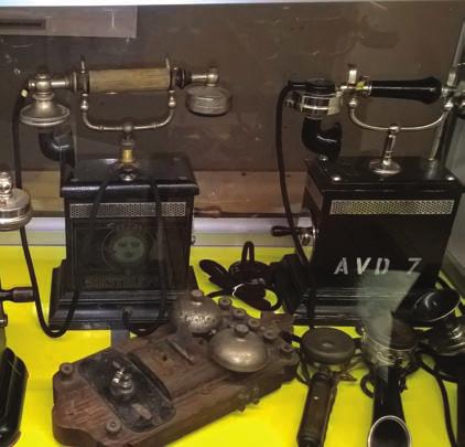 Museossa onkin merkkikohtaiset näyttelyt suurista suomalaisista radiotehtaista, kuten Asa, Helvar ja Salora sekä lisenssivalmistaja Suomen Philipsistä.