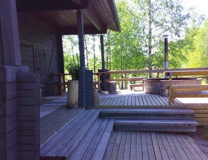 LOMAÄSSÄ Aito maalaismaisema ja rauhalliset puitteet. Mökki sekä huonemajoitusta ympäri vuoden. Juhla- ja kokouspalvelut tilauksesta. Järvitie 36 0400 344 968 lomaassa 