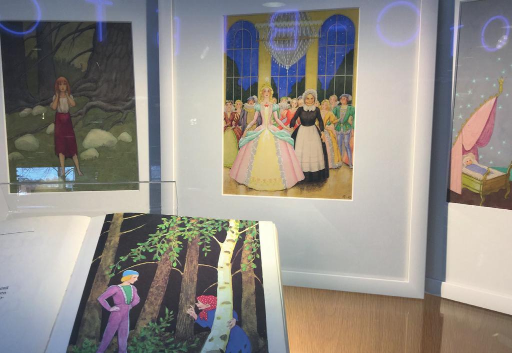 Kuva näyttelystä Kuvitustaiteen klassikot LUMOTUT SANAT ESITTÄÄ: Kuvitustaiteen klassikot & Tarinoiden puisto 18 nykykuvittajaa Näyttelyt esillä Valvegalleriassa 21.4. 10.6.