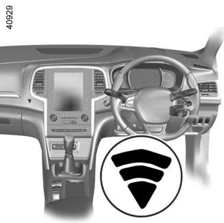MOOTTORIN KÄYNNISTYS, PYSÄYTYS: auto, jossa on RENAULT -avainkortti (2/3) 2 3 4 Lisälaitteiden toiminta (virrankytkentä) Kun olet autossa, voit käyttää tiettyjä toimintoja (radio, navigointilaite,