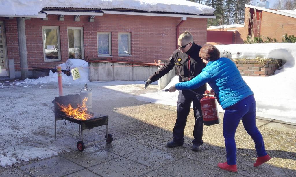 Paloturvallisuus / alkusammutusvälineet Tuloksellinen toiminta tulipalon alkuhetkillä on tehokkain tapa estää tulipalon leviäminen.