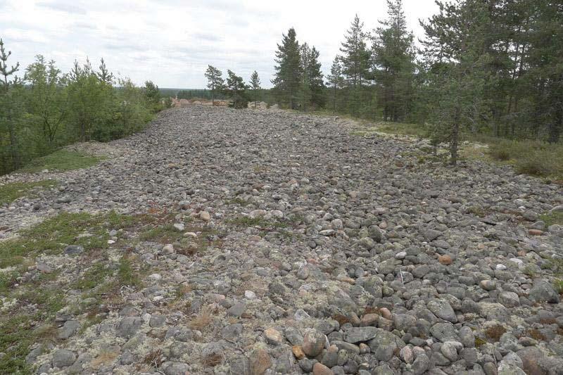 26 Kuva 33. Muinaisrannan eteläinen osa (pinta-ala noin 477 m²) sekä vasemmalla soraottokuopan reuna.