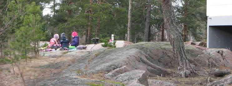 ryhmällä on samat tehtävät Jokaisella ryhmällä on käytössään samat välineet