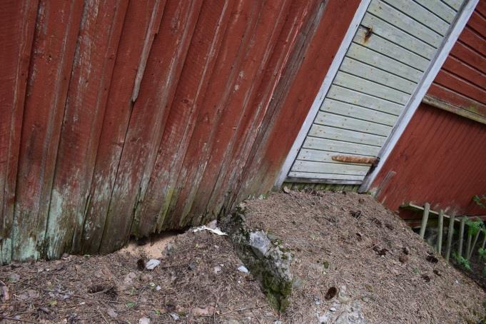sisääntulo-osan purutäyte on laholle alttiina.