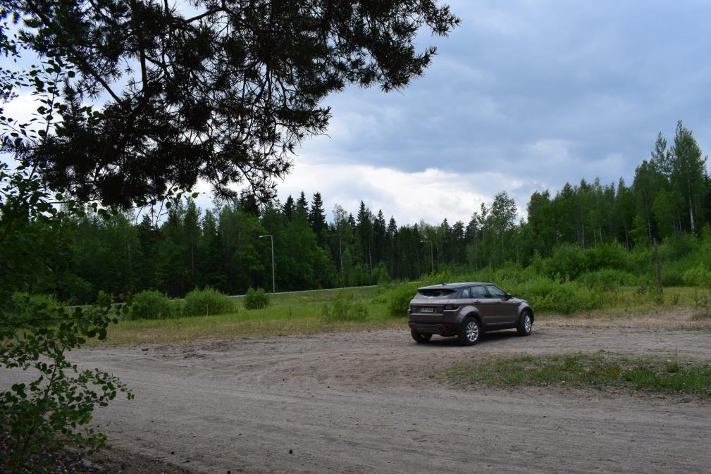 Rakennukset Palikkalan kyläkuvassa Rakennus sijoittuu valtatie 10 Turku-Hämeenlinna-tien varrelle Palikkalan peltoaukean peitteiseen länsireunaan.
