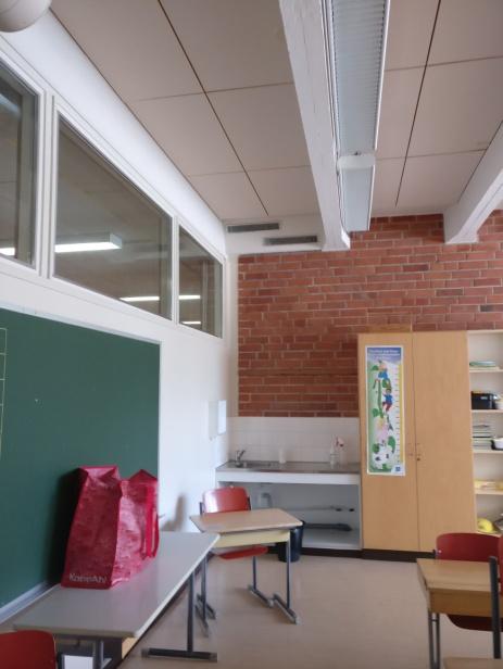 T4033-06 TUTKIMUSRAPORTTI 20 / 29 Kosteuskartoituksen tai VOC-näytteiden perusteella lattiarakenteissa ei esiinny pinnoitevaurioita. Välipohjarakenteet eivät ole ns.