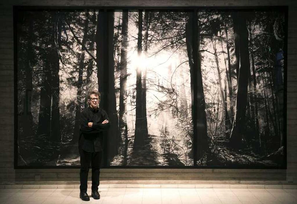 ROBERT LONGO Sara Hildenin museossa Tampereella 23.9.2017 14.1.2018 Robert Longo Syntyi 1953 Brooklynissa, New Yorkissa. Lähti vuonna 1972 Firenzeen opiskelemaan konservointia ja taidehistoriaa.