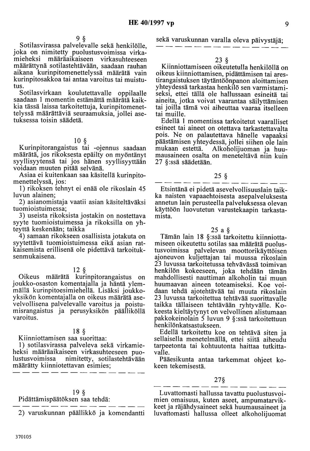 HE 40/1997 vp 9 9 Sotilasvirassa palvelevalle sekä henkilölle, joka on nimitetty puolustusvoimissa virkamieheksi määräaikaiseen virkasuhteeseen määrättynä sotilastehtävään, saadaan rauhan aikana
