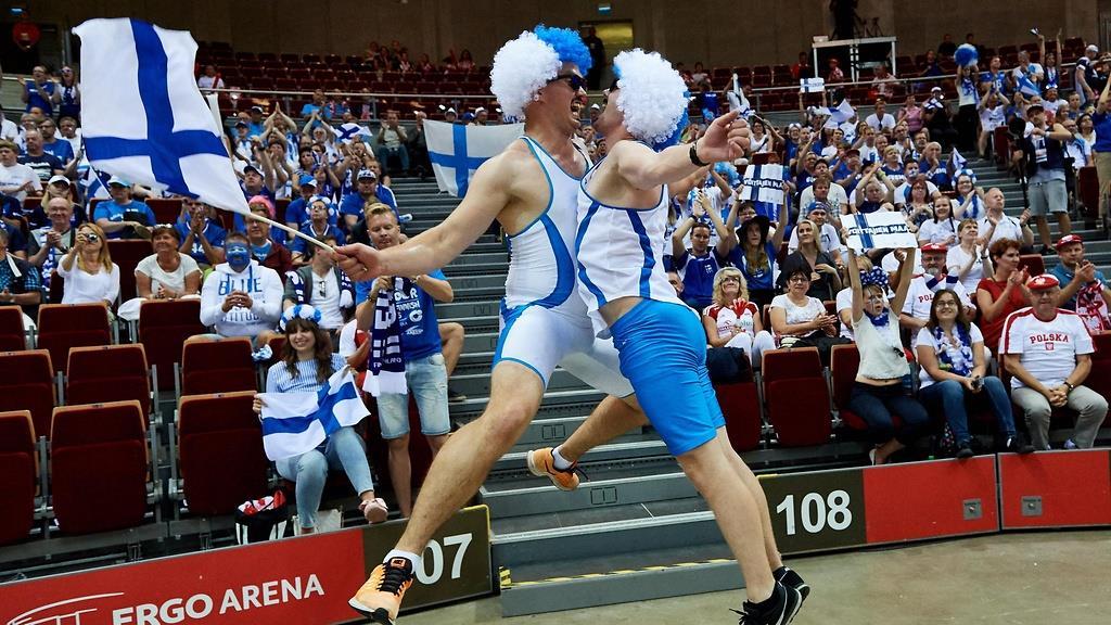 Suomi Serbia 0 3. Täysillä loppuun asti. Suomi Bulgaria 1 3 neljännesvälierässä. Taistelua riitti loppuun asti. Puolassa upeat puitteet pelata lentopalloa.