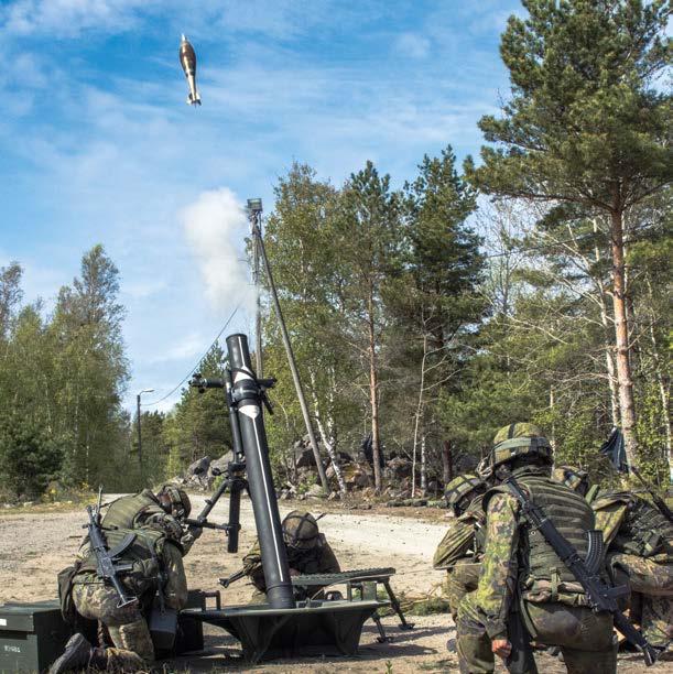 Raskas kranaatinheitin on osa rannikkojoukkojen epäsuoraa