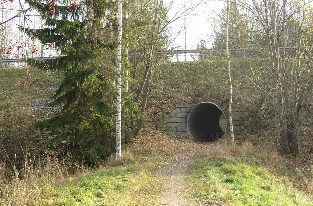 Turuntien alikulku on läpimitaltaan noin kaksi metriä. Liikenne Suunnittelualueen itäpuolella on Turuntie (mt 190), jonka liikennemäärä vuonna 2018 on 7433 ajoneuvoa vuorokaudessa.