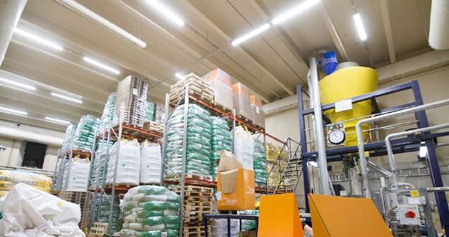 Hardy 44 UB Hardy44 Ultrabright led-runkovalaisin on täydellinen valinta korkeiden tilojen yleisvalaistukseen kuten varasto- ja logistiikkatiloihin, liikuntahalleihin sekä muihin teollisuuden