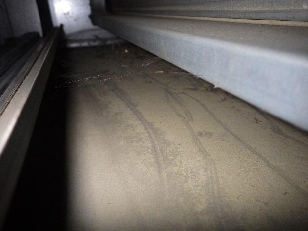 IV-konehuoneessa. Ilmanvaihtokone on Fläktin valmistama ns. pakettikone, joka on valmistettu vuonna 1993. Konetta ohjataan keskitetyn rakennusautomaatiojärjestelmän avulla.
