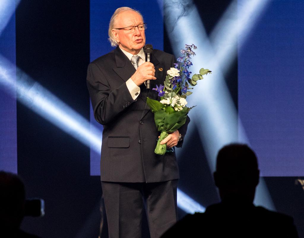 MESTAREIDEN ILLASSA PALKITUT 2017 ENDURANCE CUP MMR TEAM Juho Siekkinen Kim Koski Tuomas Pöntinen Philip Miemois Jarkko Karhu Janne Laine Henri Laine Mikko Ristiluoma CUP / TROPHY LEGENDS TROPHY 1.